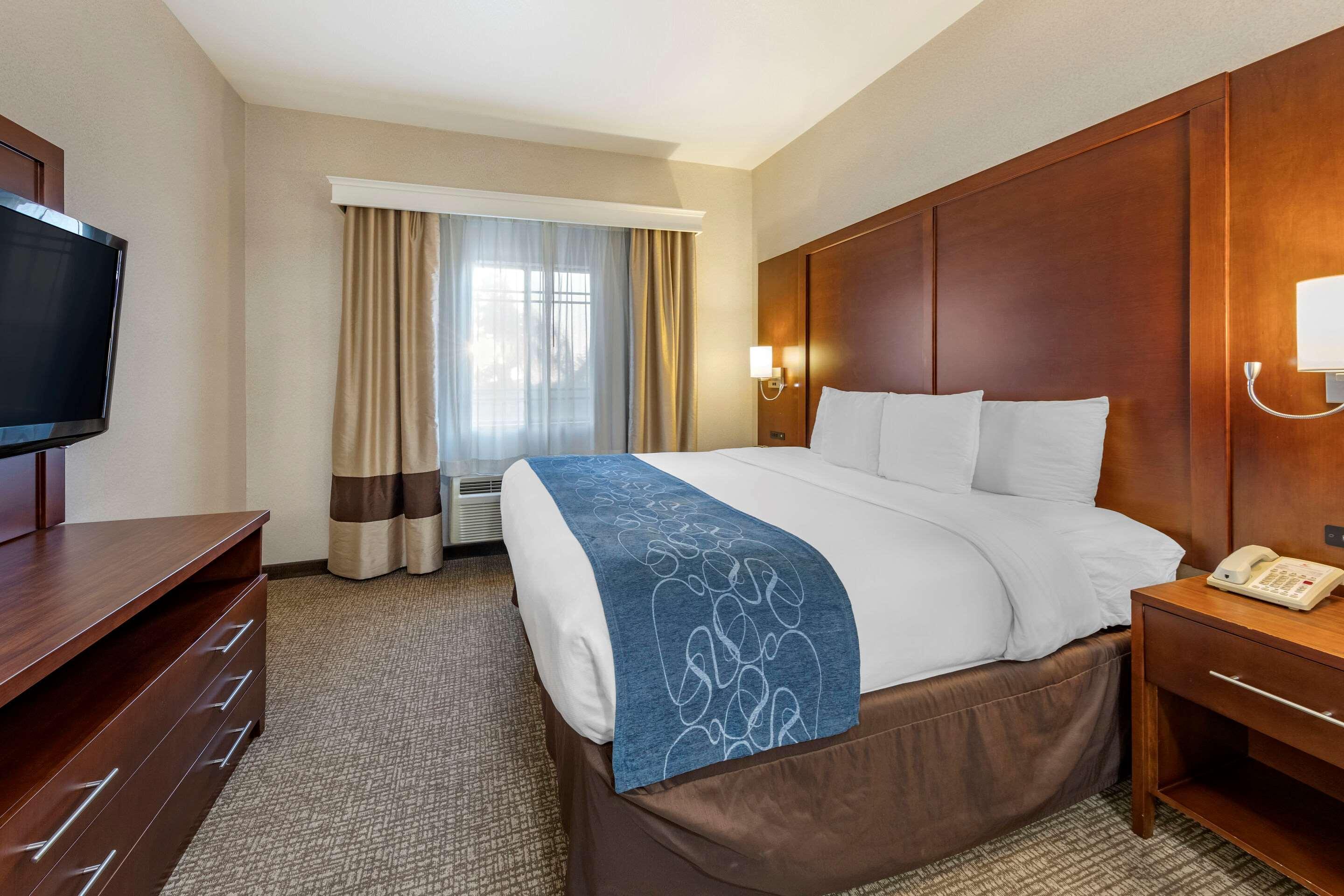 คอมฟอร์ต สวีท เรดแลนด์ Hotel เรดแลนด์ส ภายนอก รูปภาพ