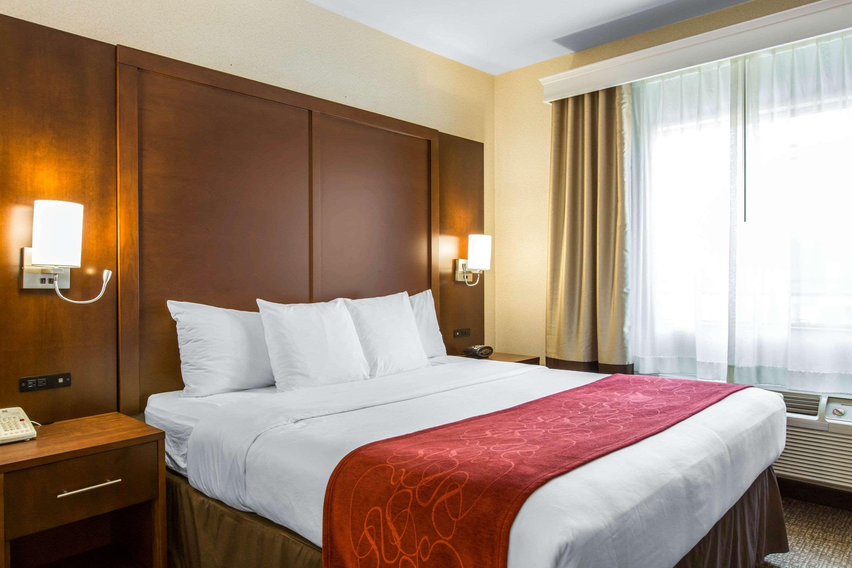 คอมฟอร์ต สวีท เรดแลนด์ Hotel เรดแลนด์ส ภายนอก รูปภาพ