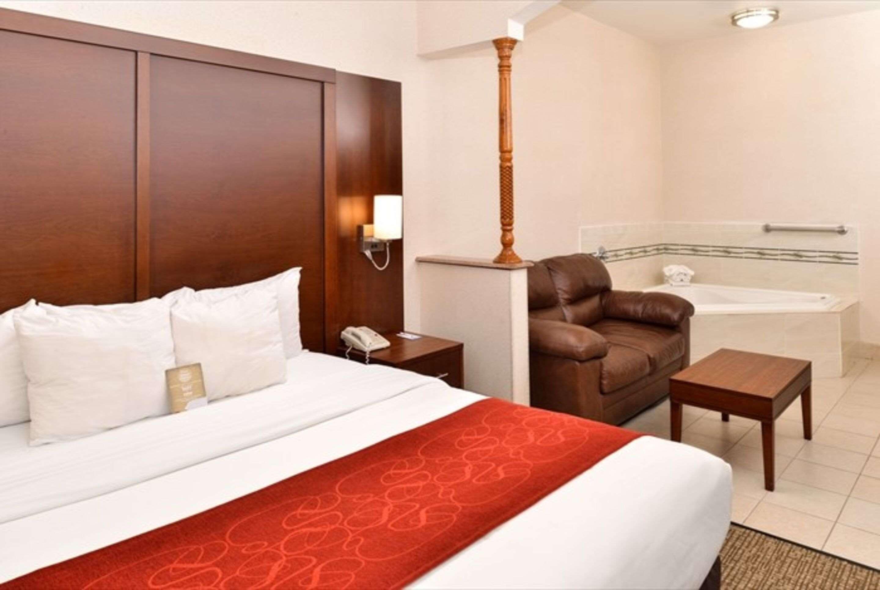 คอมฟอร์ต สวีท เรดแลนด์ Hotel เรดแลนด์ส ภายนอก รูปภาพ