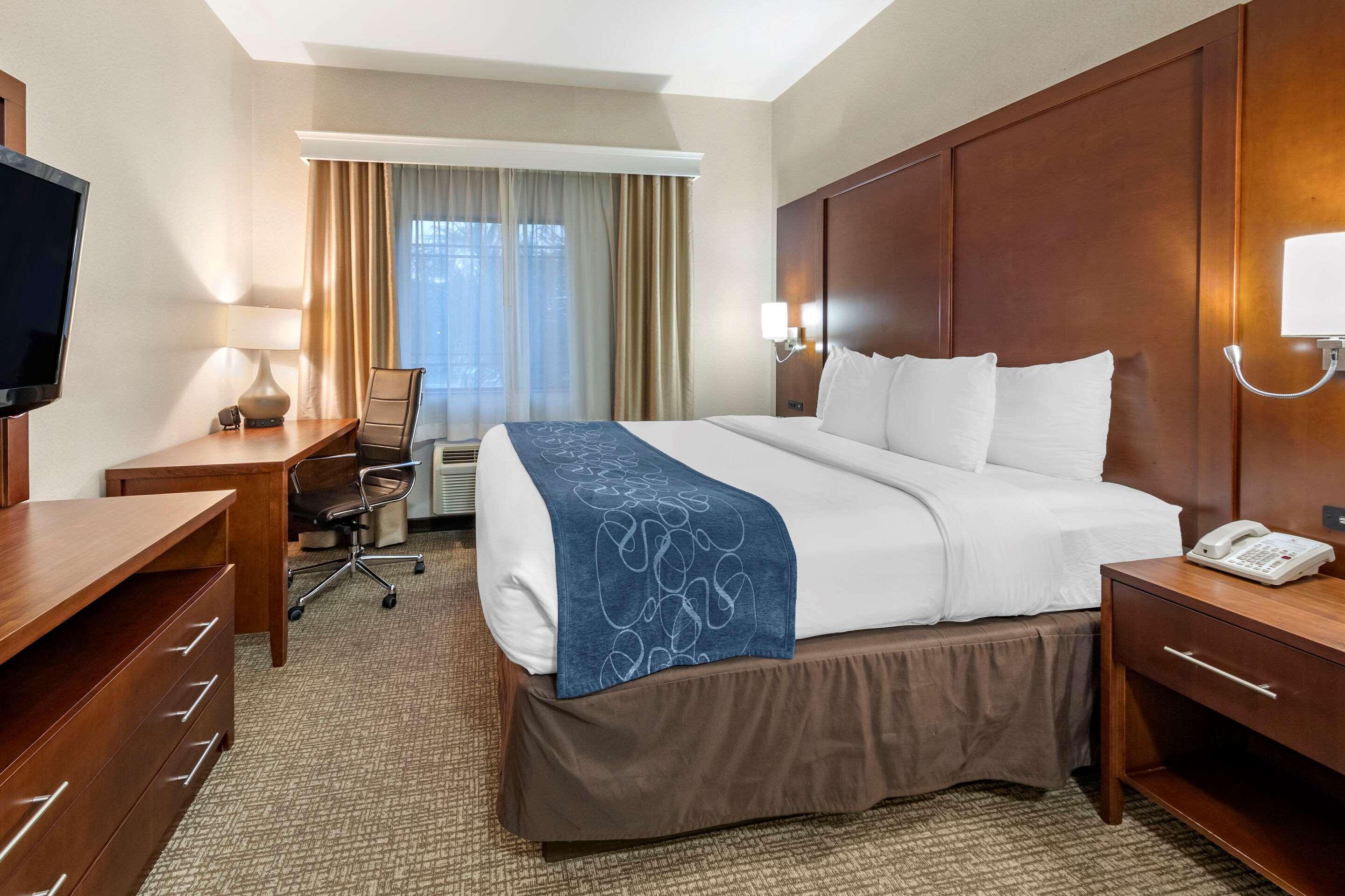 คอมฟอร์ต สวีท เรดแลนด์ Hotel เรดแลนด์ส ภายนอก รูปภาพ